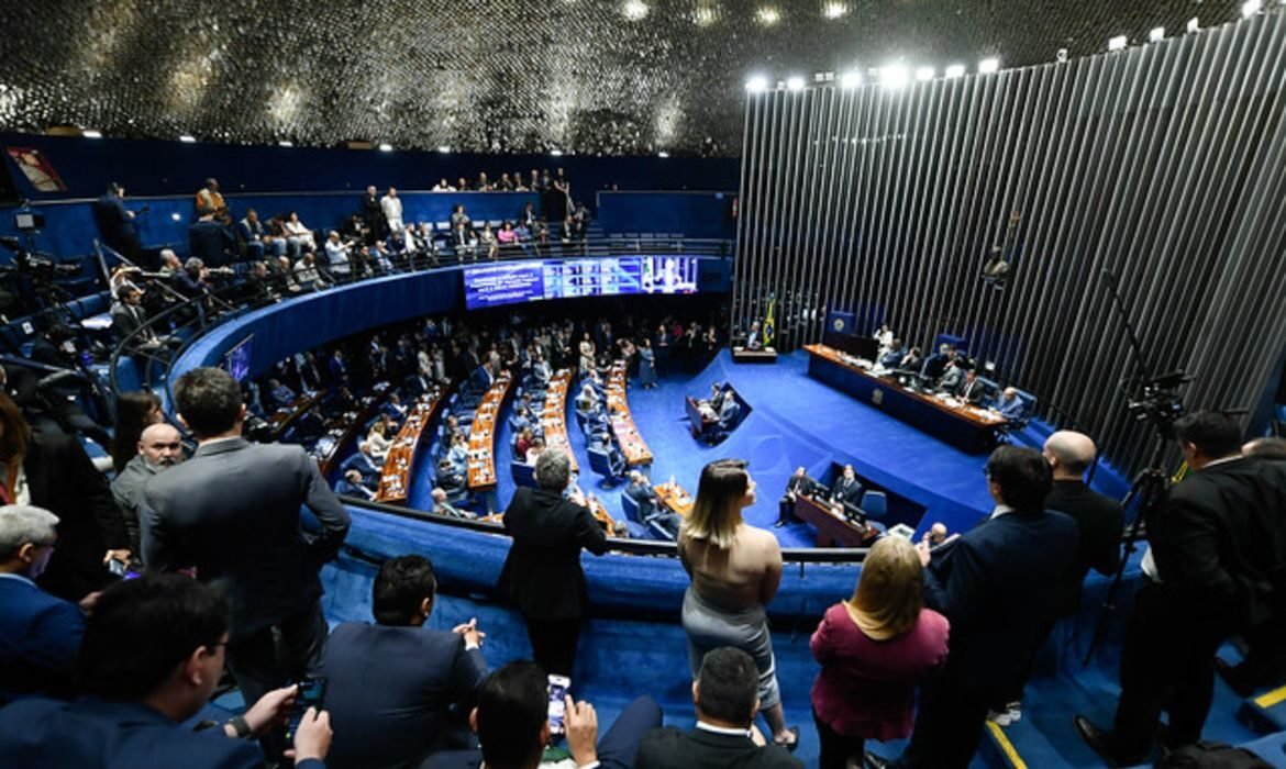 Senado inicia votação em primeiro turno da PEC pelo fim da escala 6×1 Acompanhe ao vivo: Senado vota PEC pelo fim da escala 6x1