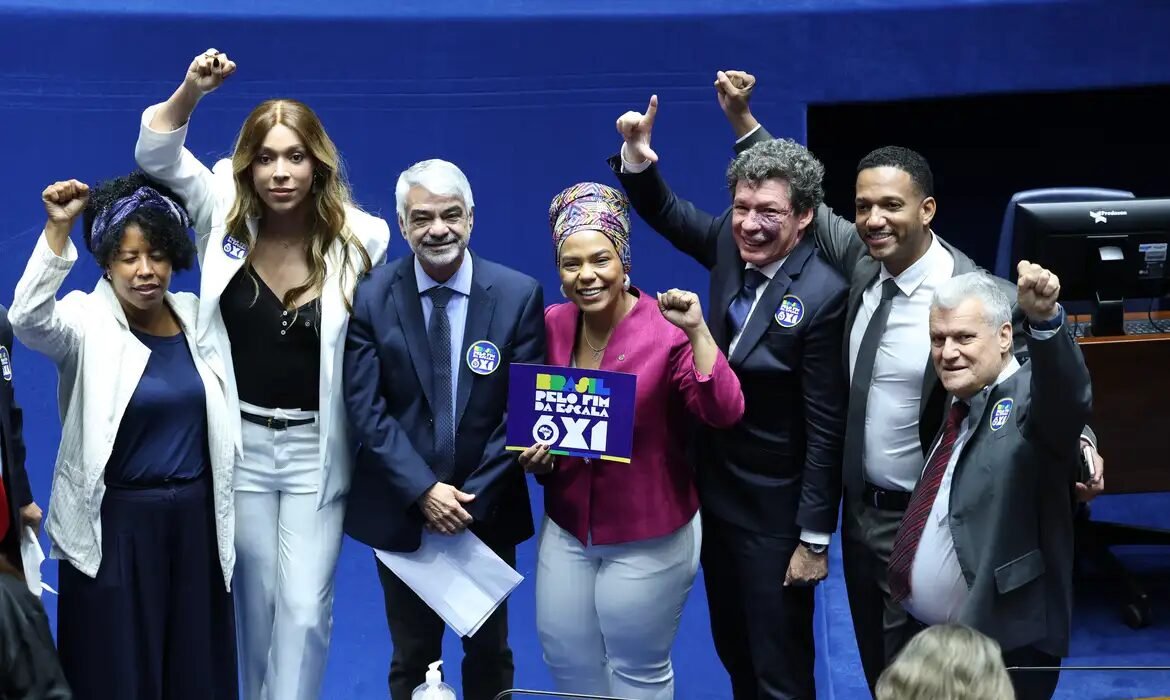 Fim da escala 6×1 divide sindicatos e empresários no Congresso CUT elogia fim da “massacrante” 6x1; CNI quer revisar PEC aprovada