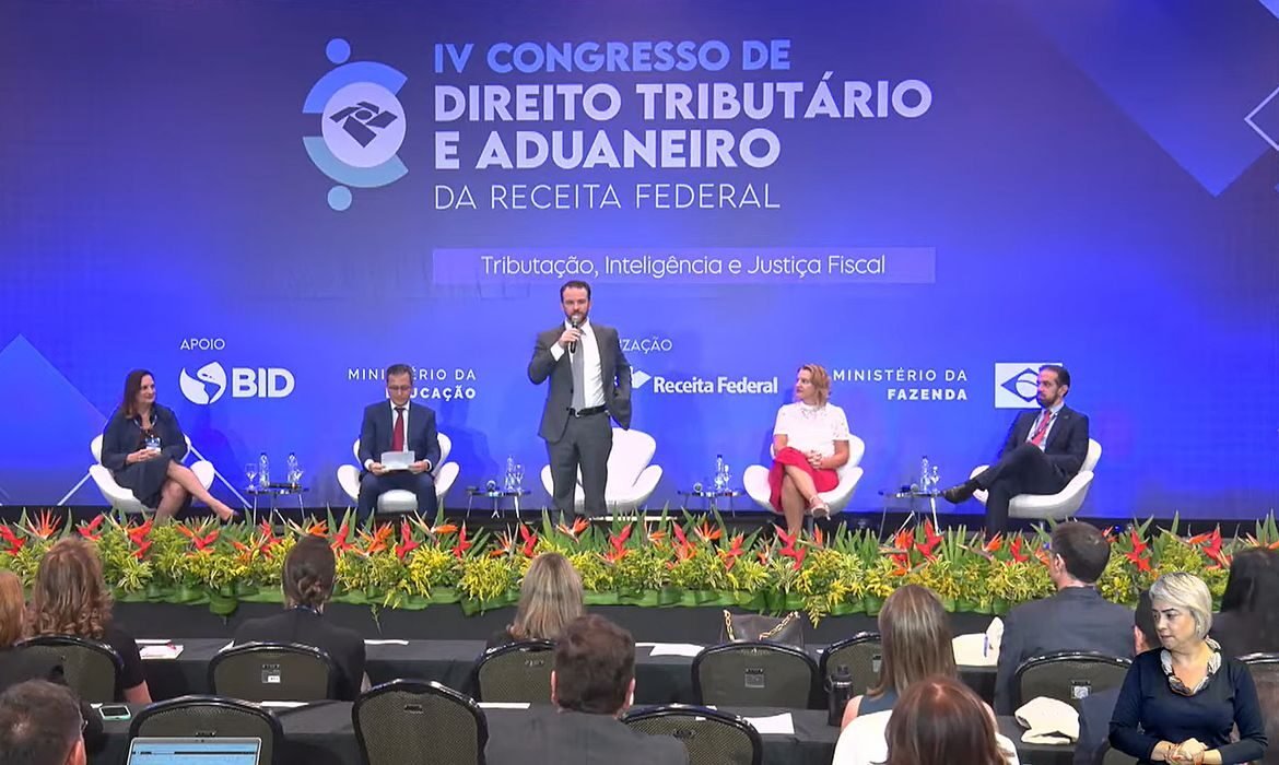 Durigan defende Receita como plataforma de inteligência do Estado