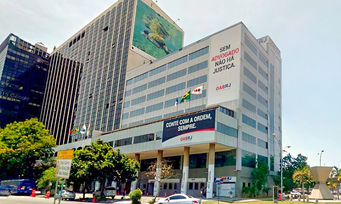 OAB do Rio vence ação contra site que vendia petições geradas por IA OAB Rio ganha ação que proíbe plataforma de oferecer petições com IA
