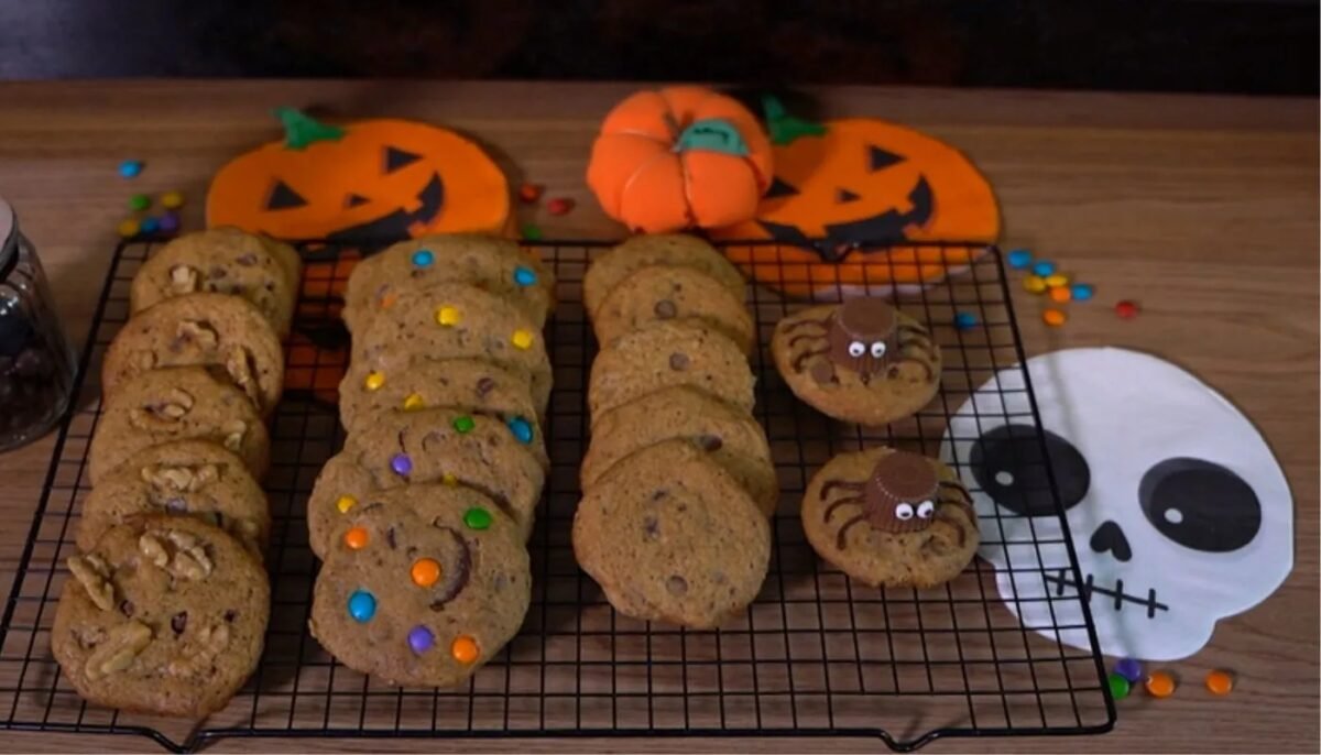Receita de cookie clássico ganha decoração de Halloween para fazer com crianças Sabor de Casa: aprenda a fazer cookie e a decorá-lo para o Halloween