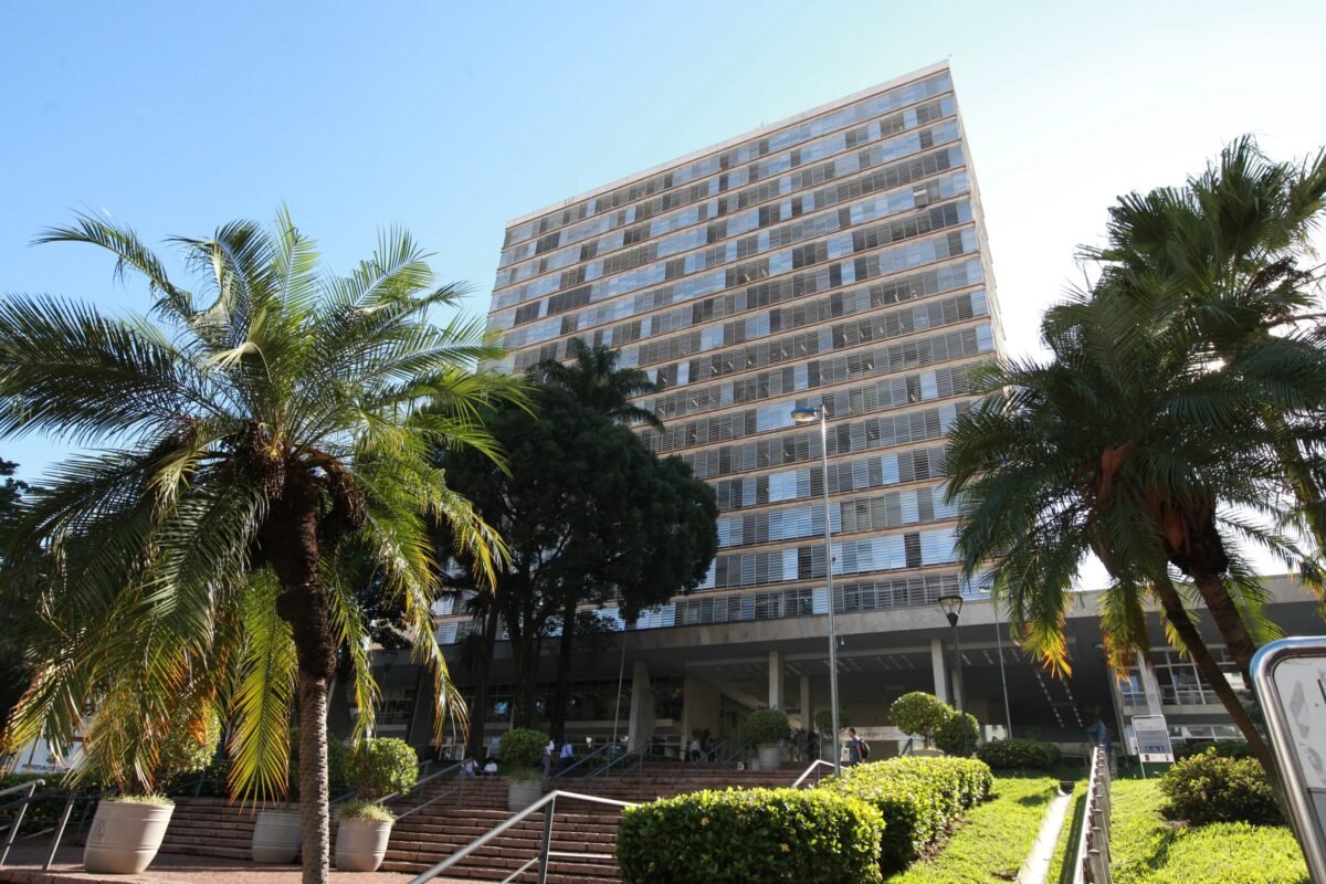 Stf mantém prazo para prefeitura de Campinas substituir comissionados STF nega recurso e mantém prazo para Prefeitura de Campinas substituir 598 comissionados
